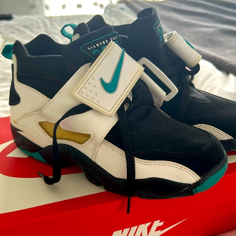 NIKE diamond turf 2010 sneakers